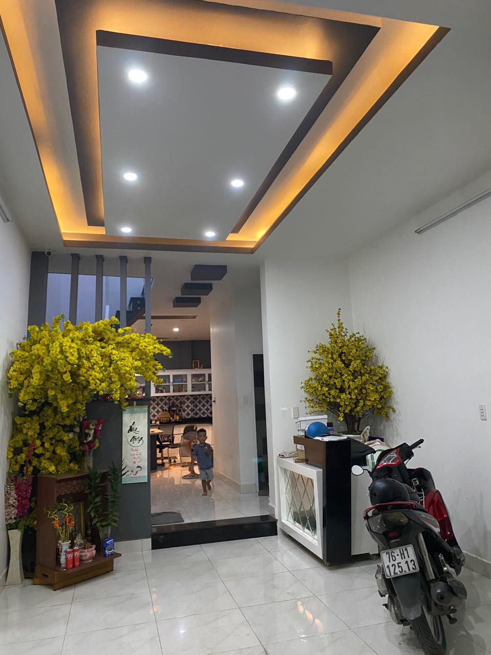 Bán nhà góc đường xe tải , giáp Bình Phú quận 6