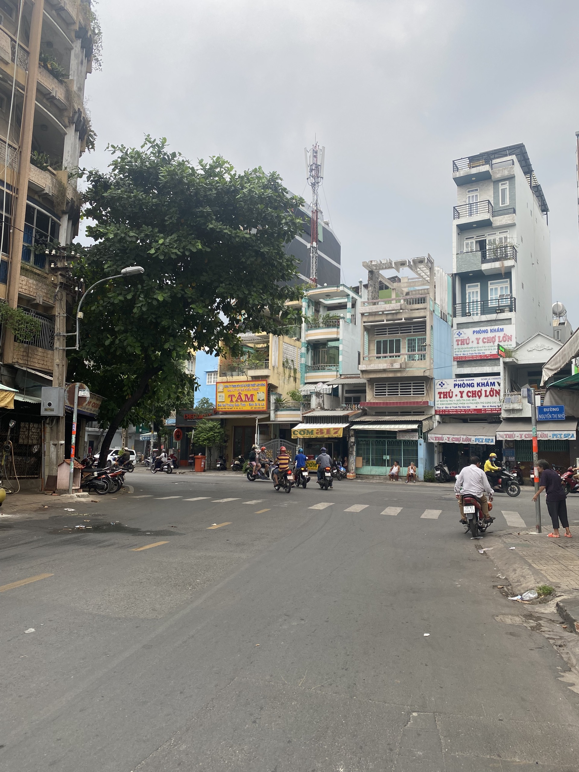 Bán nhà mặt tiền kinh doanh Trần Quý