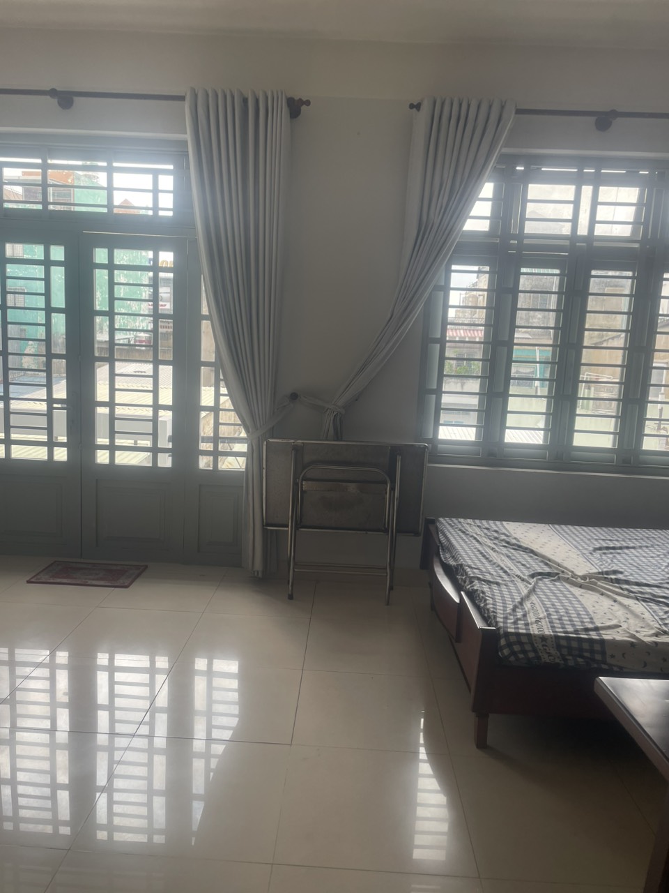 Bán nhà ngang lớn gần cầu Hậu Giang