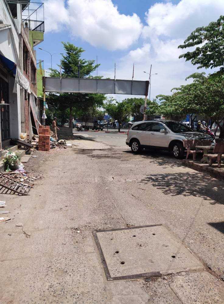 Bán nhà doanh thu 20 triệu , gần Đại lộ Đông Tây