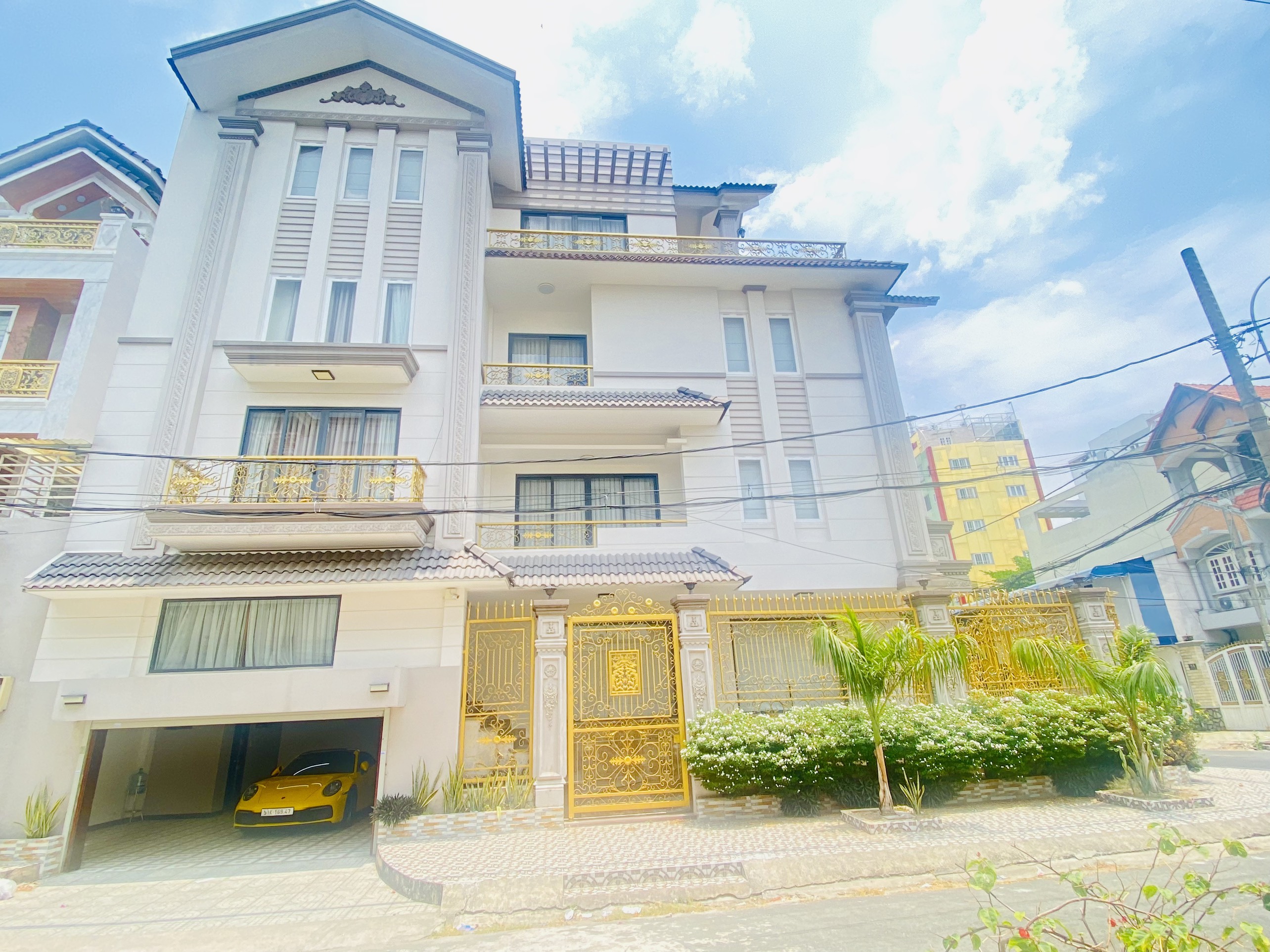 Biệt thự căn góc 2 mặt tiền - Bình Trị Đông B - 9m x 20m - Nhà đẹp vào ở liền.