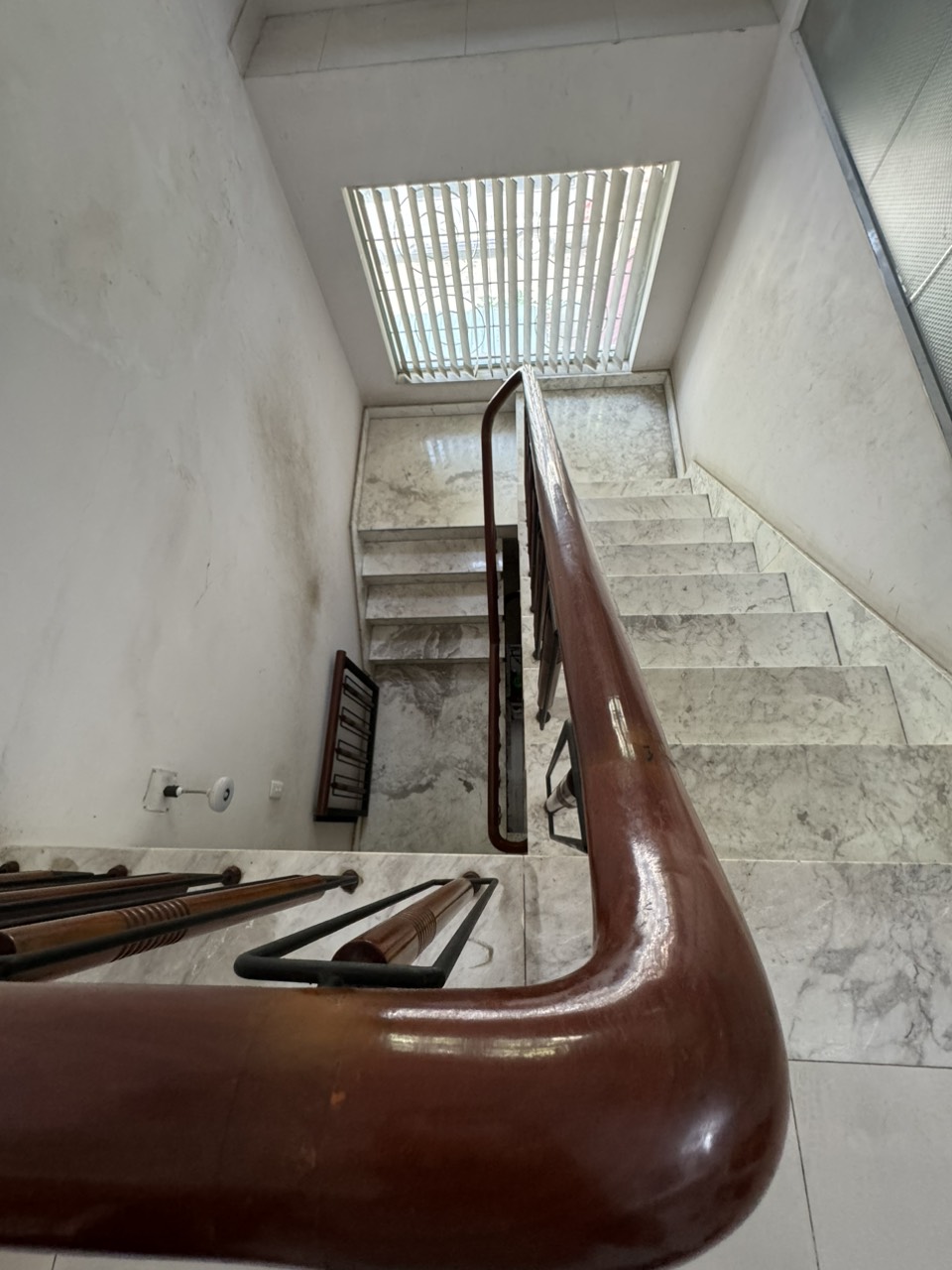 Biệt thự cao cấp căn góc hai mặt tiền  khu dân cư Bình Phú giá 60 tỷ. DT: 17 x 25m, 7 PN + 6 WC