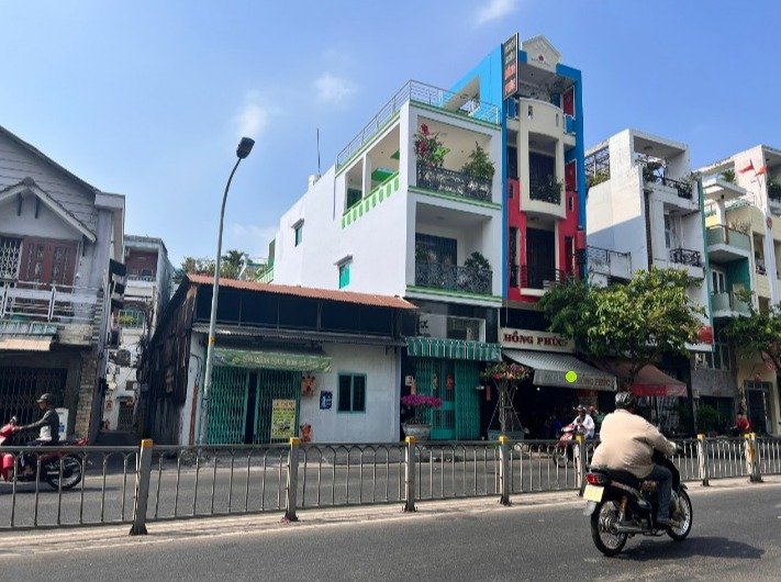 Bán nhà mặt tiền kinh doanh 20m sung túc - Gần chợ Bình Tiên - 6.58 x 28.03m