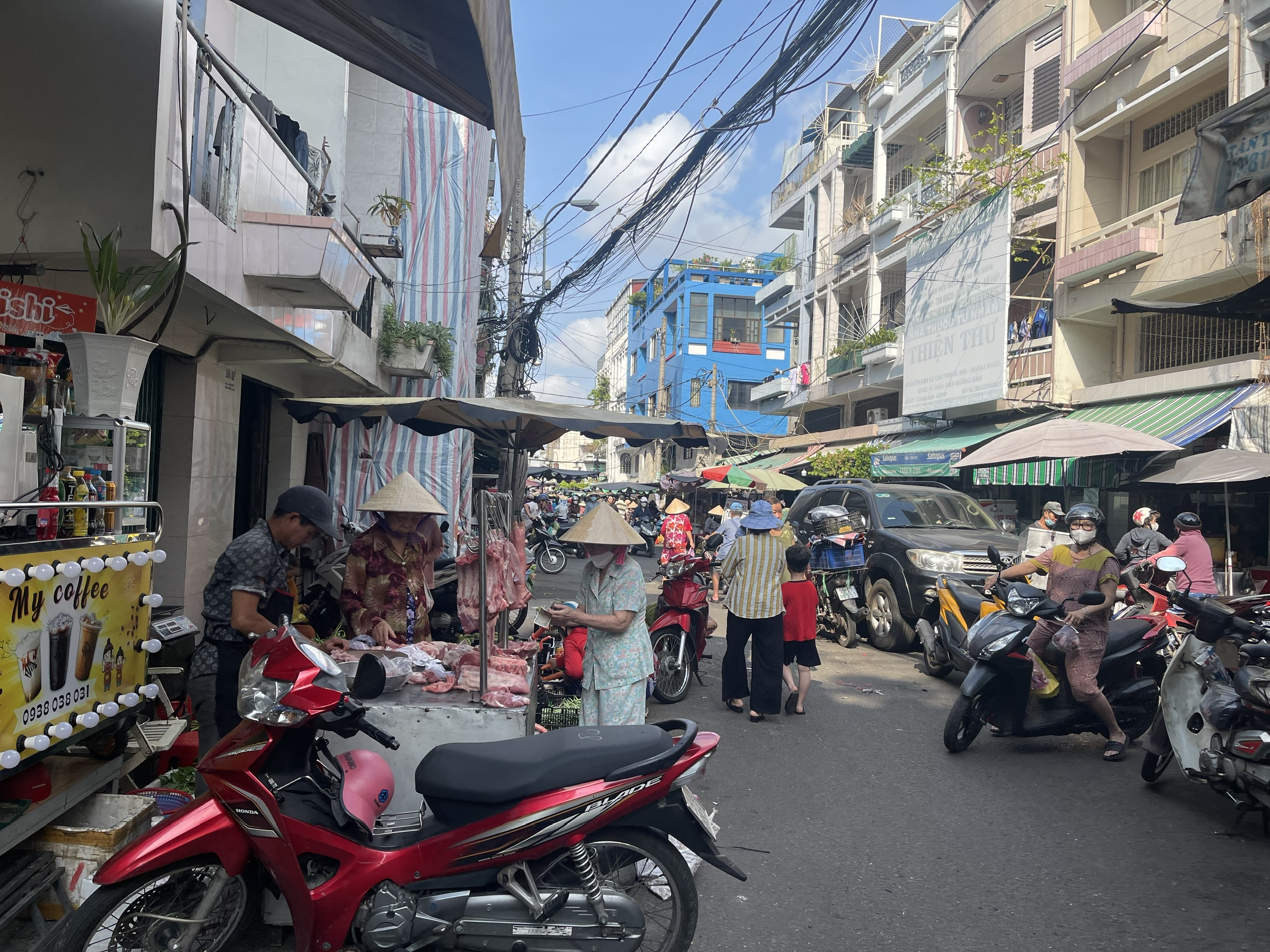 Hẻm 3m - Cách 1 căn ra Chợ Phạm Phú Thứ, P4, Q6 - Nhà 2 Lầu, 3PN - 2WC. Tiện kinh doanh, buôn bán, cho thuê.