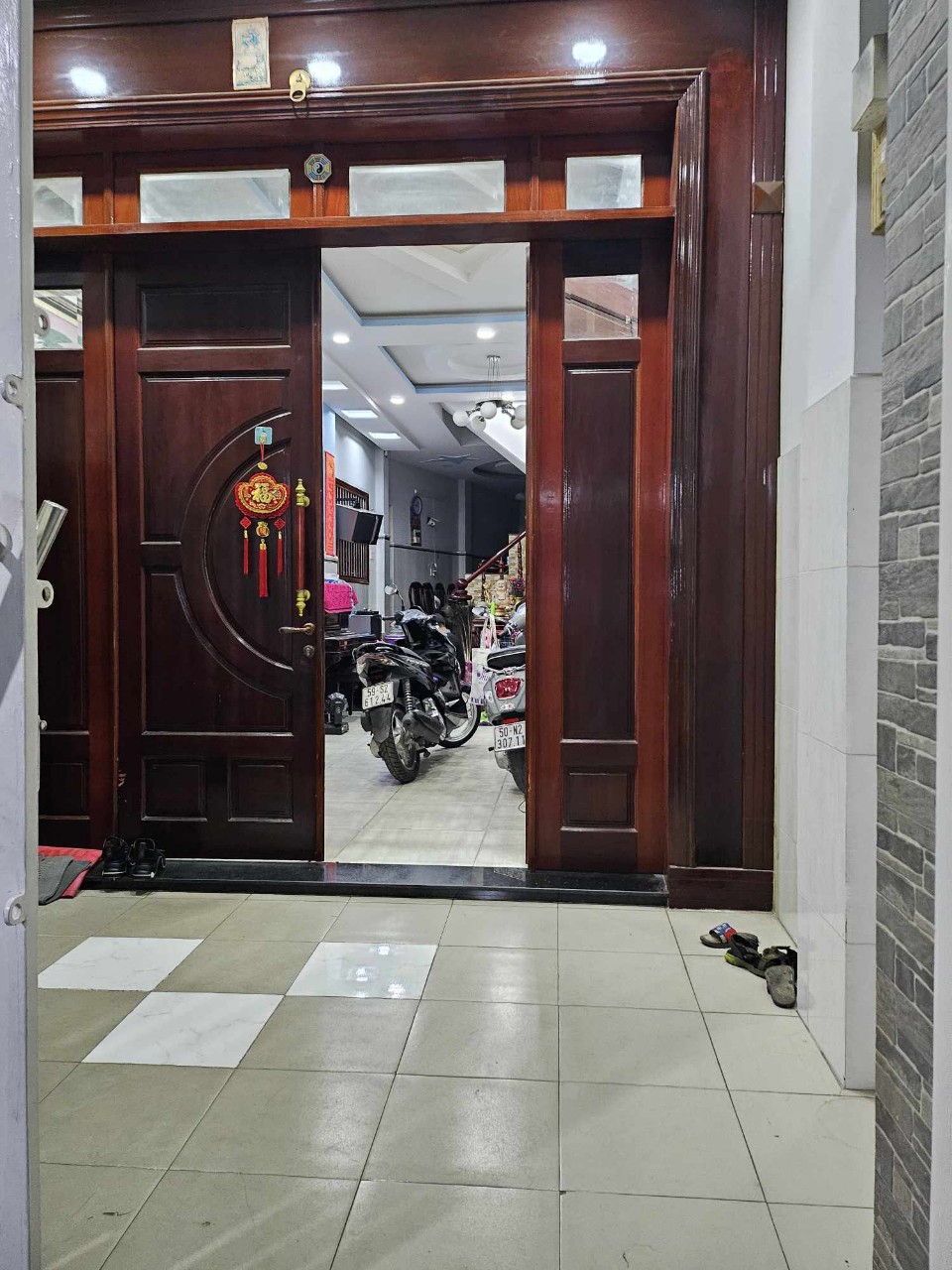 Cách MT xe hơi 20m - Hậu giang, P11, Q6 - Công nhận 78.3m2 - 2 Lầu, Sân thượng.