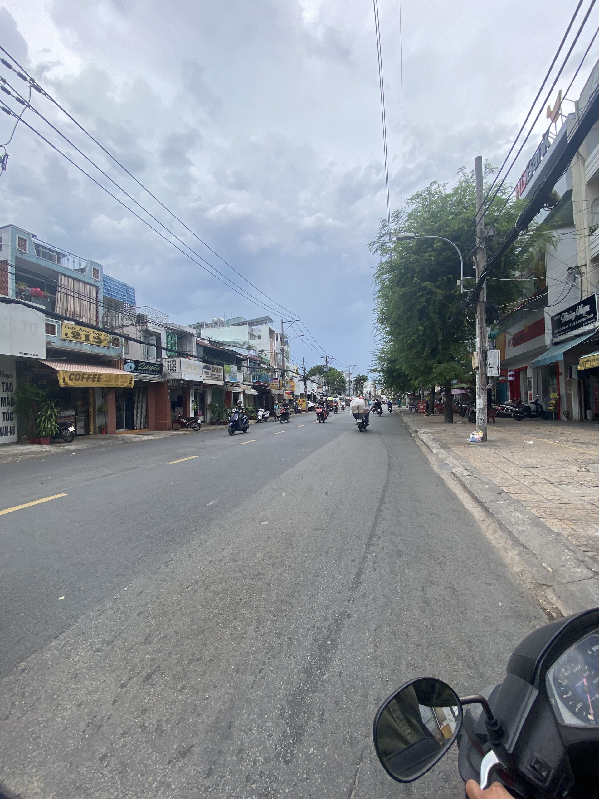 Bán nhà mặt tiền kinh doanh Phinh Phụ , gần Vòng Xoay Cây Gõ