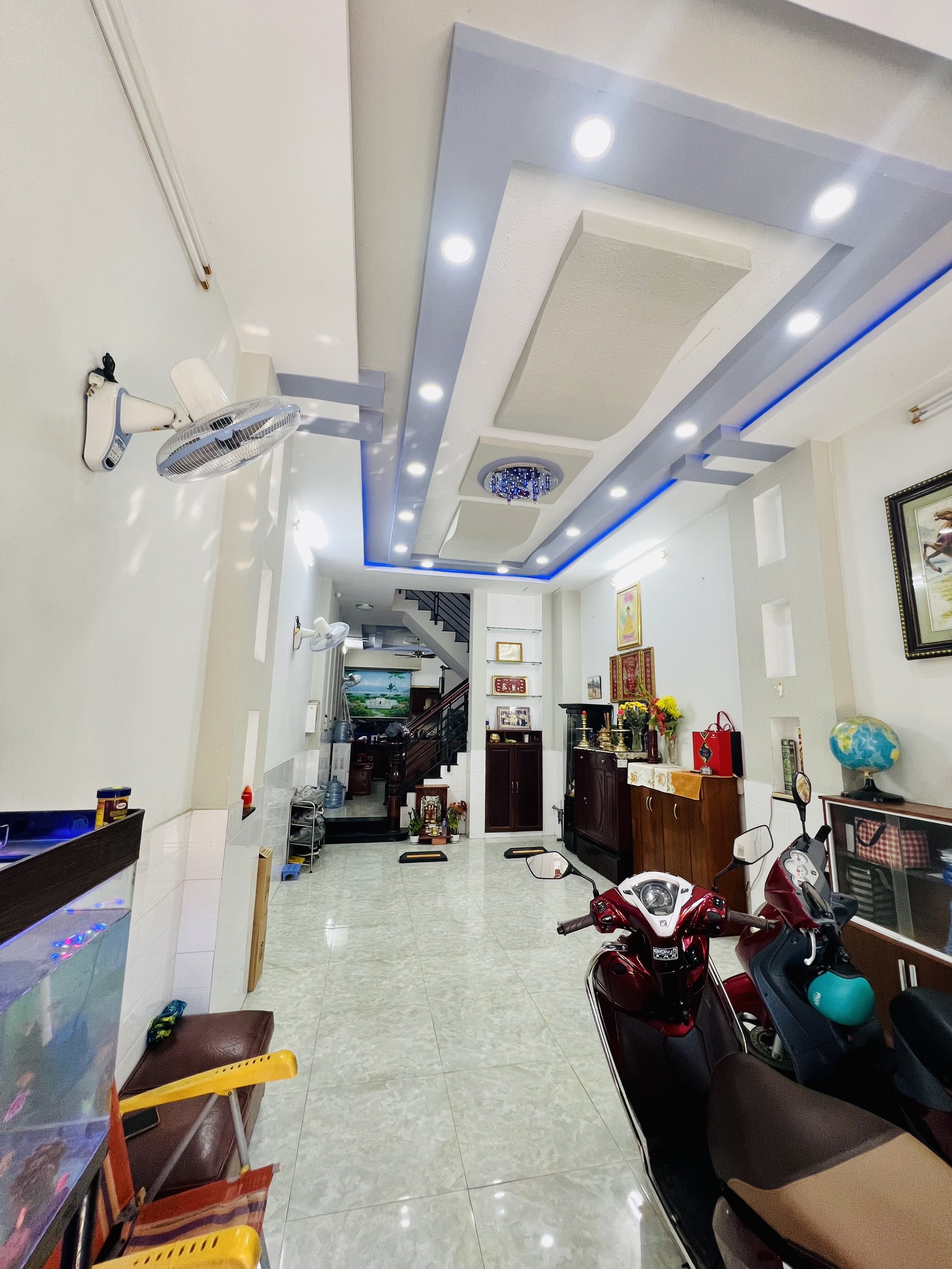 Nhà Mặt tiền kinh doanh Tên Lửa , đối diện chợ