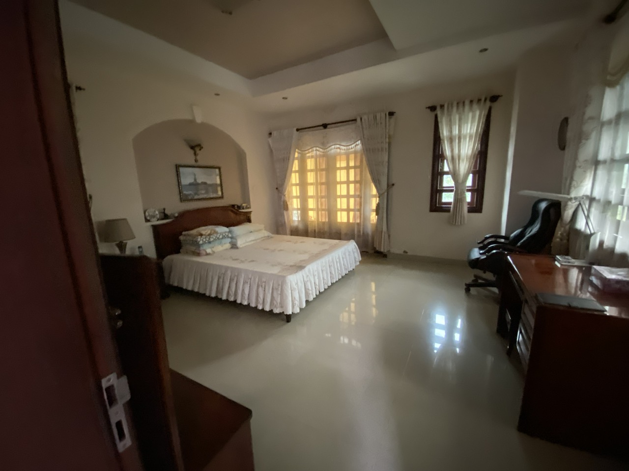 Bán nhà góc , đối diện công viên , gần chợ Phú Lâm