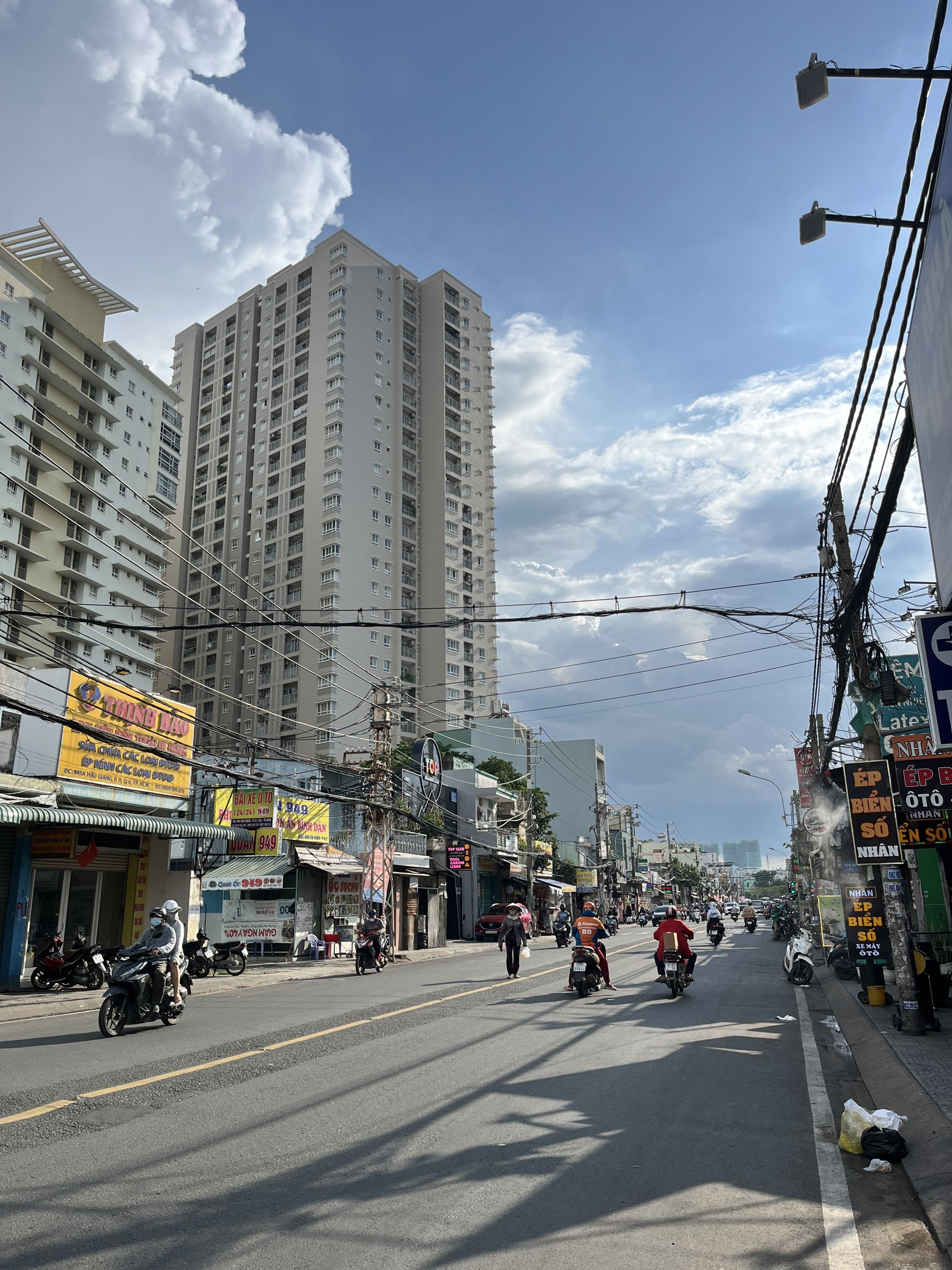 MTKD - 4.2m x 38.6m - Hậu Giang, P12, Q6 - Nhà 2 lầu, 2 sổ 1 căn, thông hẻm sau.