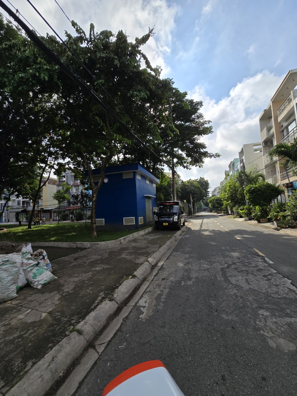 Bán nhà khu Tên Lửa đối diện công viên