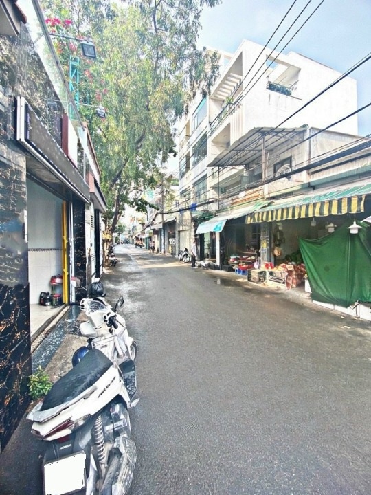 Bán nhà ở liền, đường xe tải - Gần Aeon Bình Tân