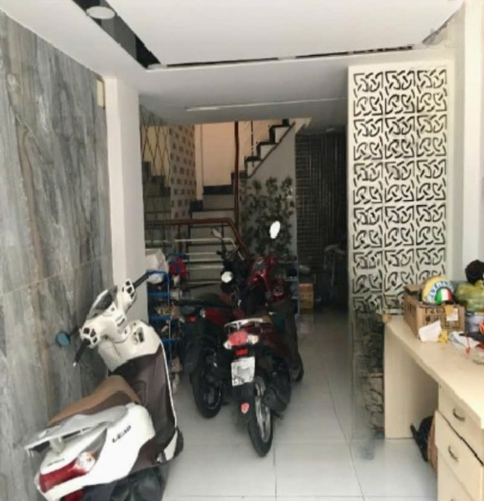 Cách mặt tiền xe tải chỉ 30m - Đường 3/2, P2, Q11. - 3.5m x 10.4m - Lửng 2 lầu - Nhà mới vào ở liền.