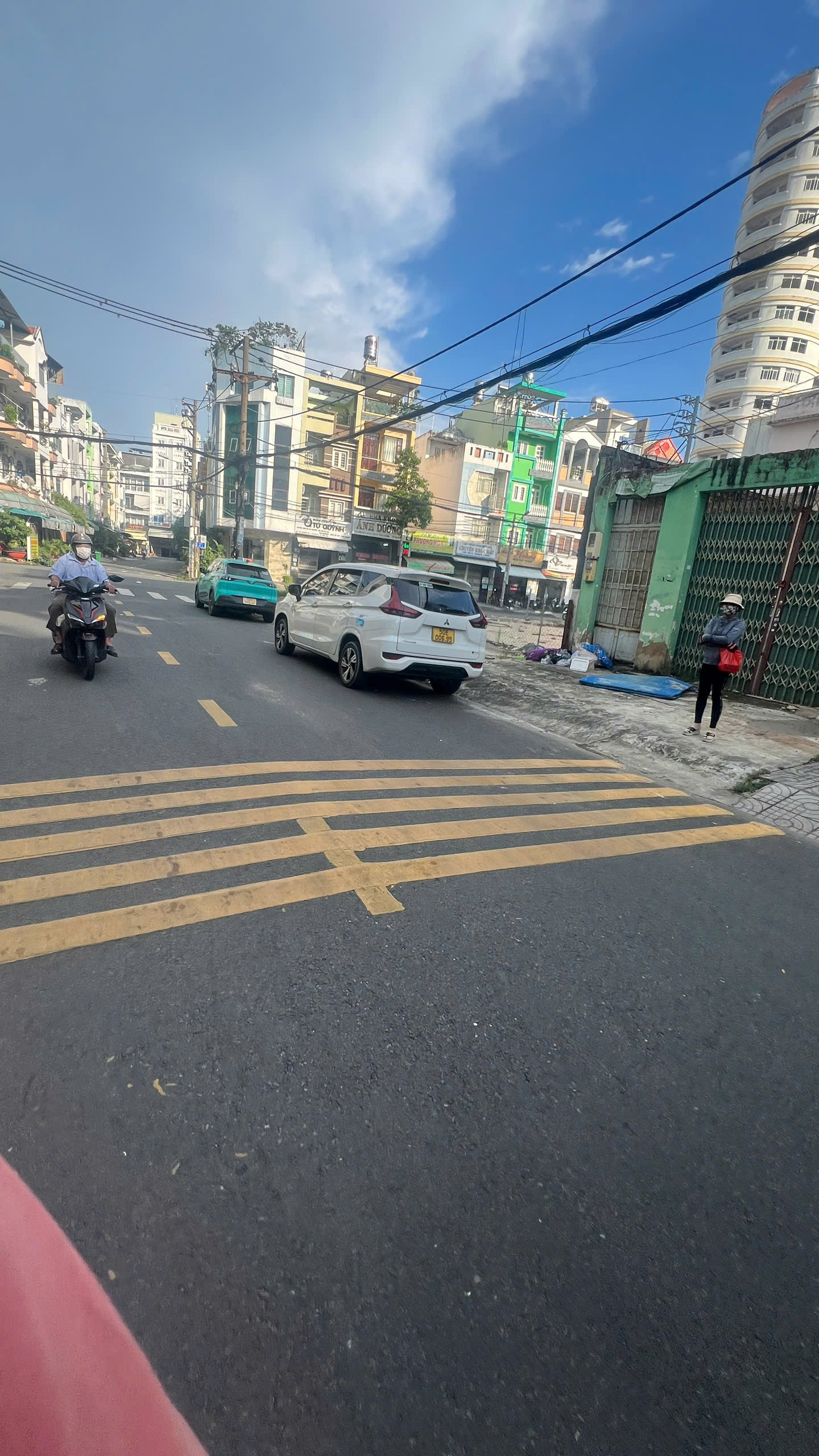 Đất mặt tiền kinh doanh Tên lửa