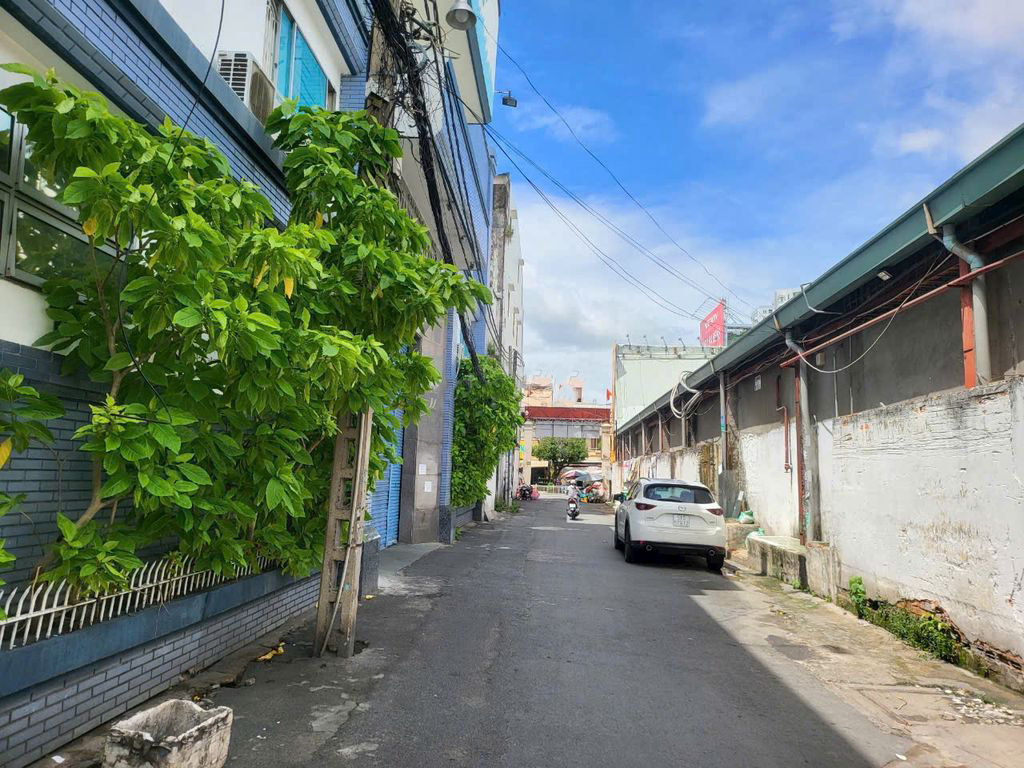 Bán nhà diện tích lớn gần cầu Hậu Giang