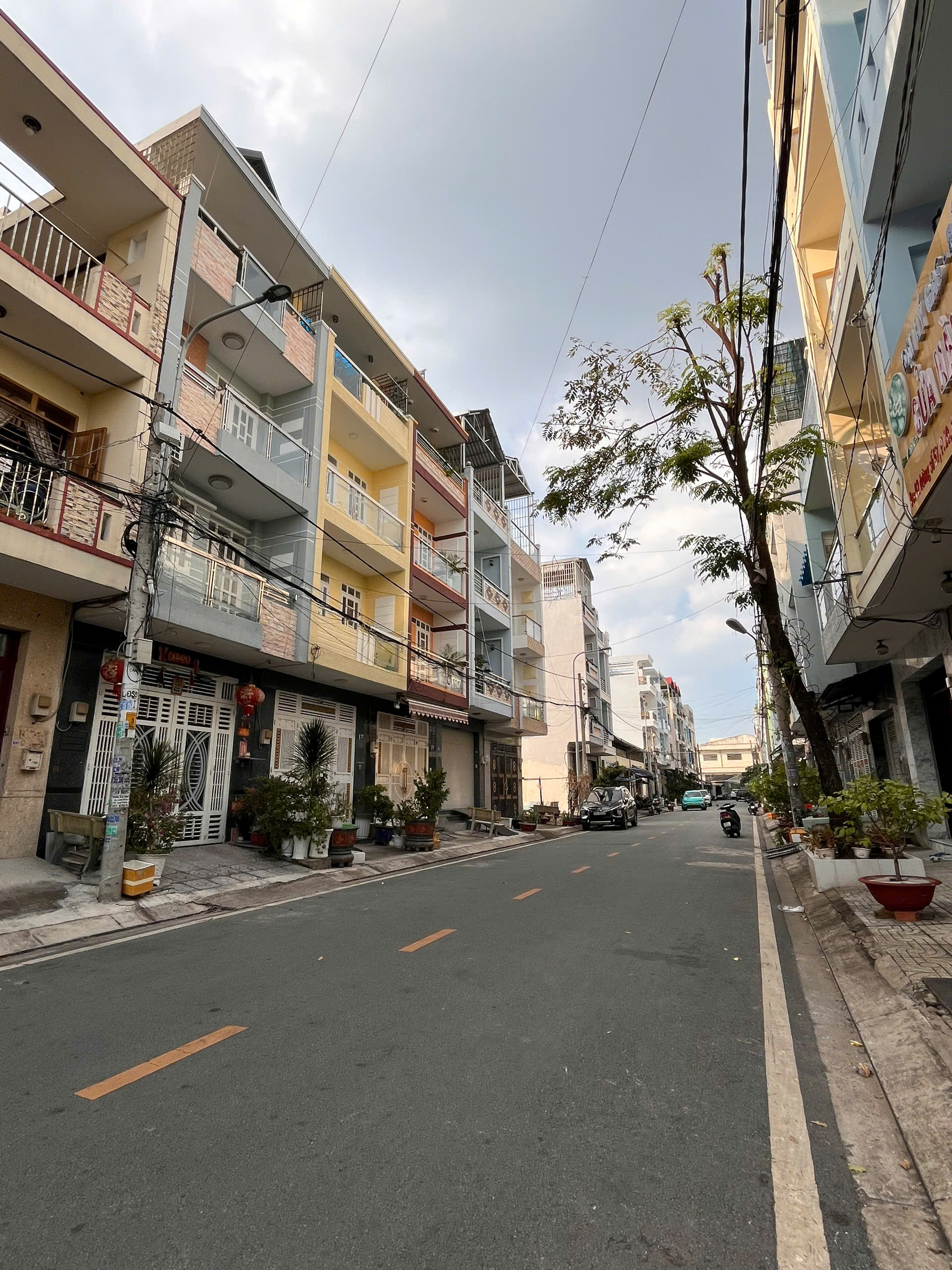 Bán nhà đối diện công viên gần Trường Bình Phú