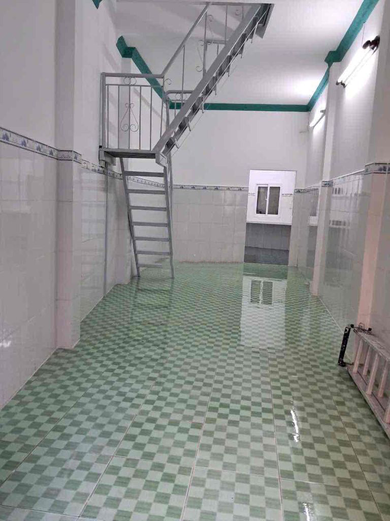 Bán nhà nhỏ gần chợ Phú Lâm hẻm 242 Bà Hom