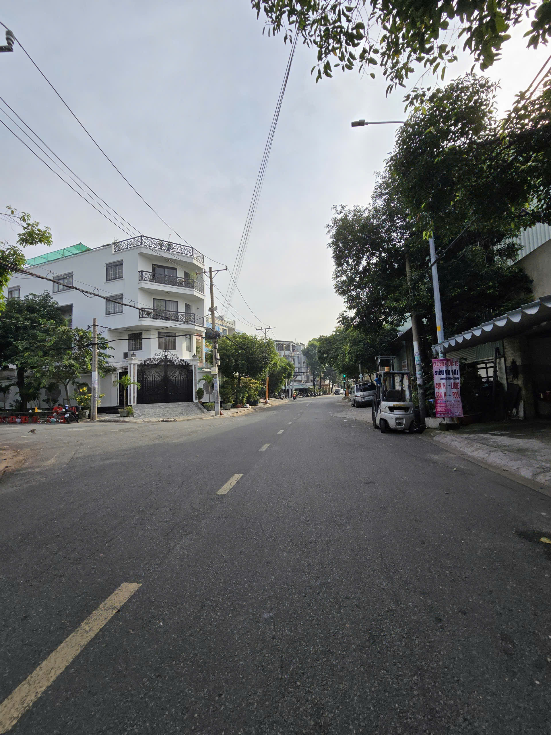 Bán nhà gần công viên Bình Phú