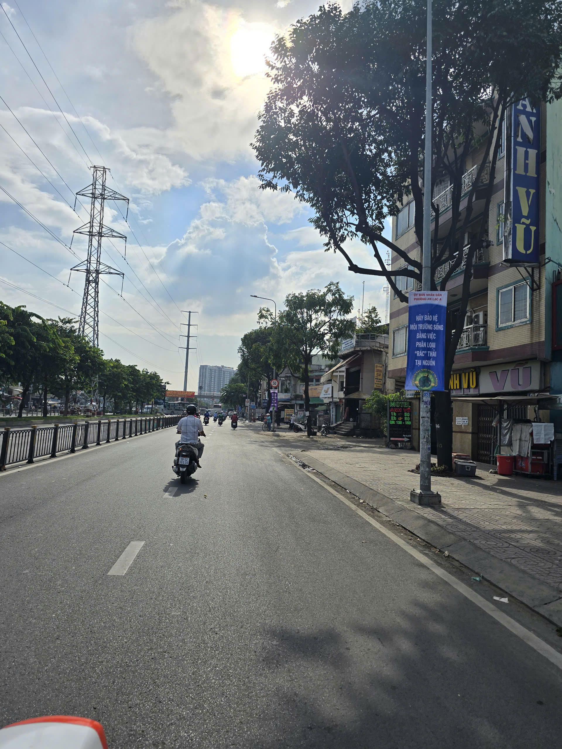 Bán nhà mặt tiền Kinh Dương Vương , đối diện bến xe Miền Tây