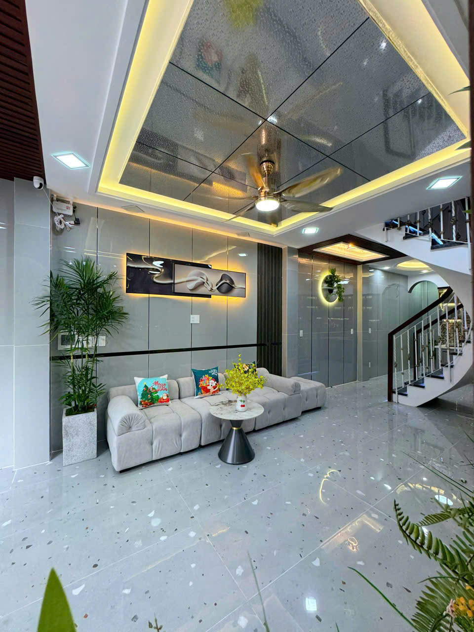 Hẻm 3m - 7.3m x 12m - Cách MT Hậu Giang chỉ 60m - Nhà đẹp 100% vào ở liền.