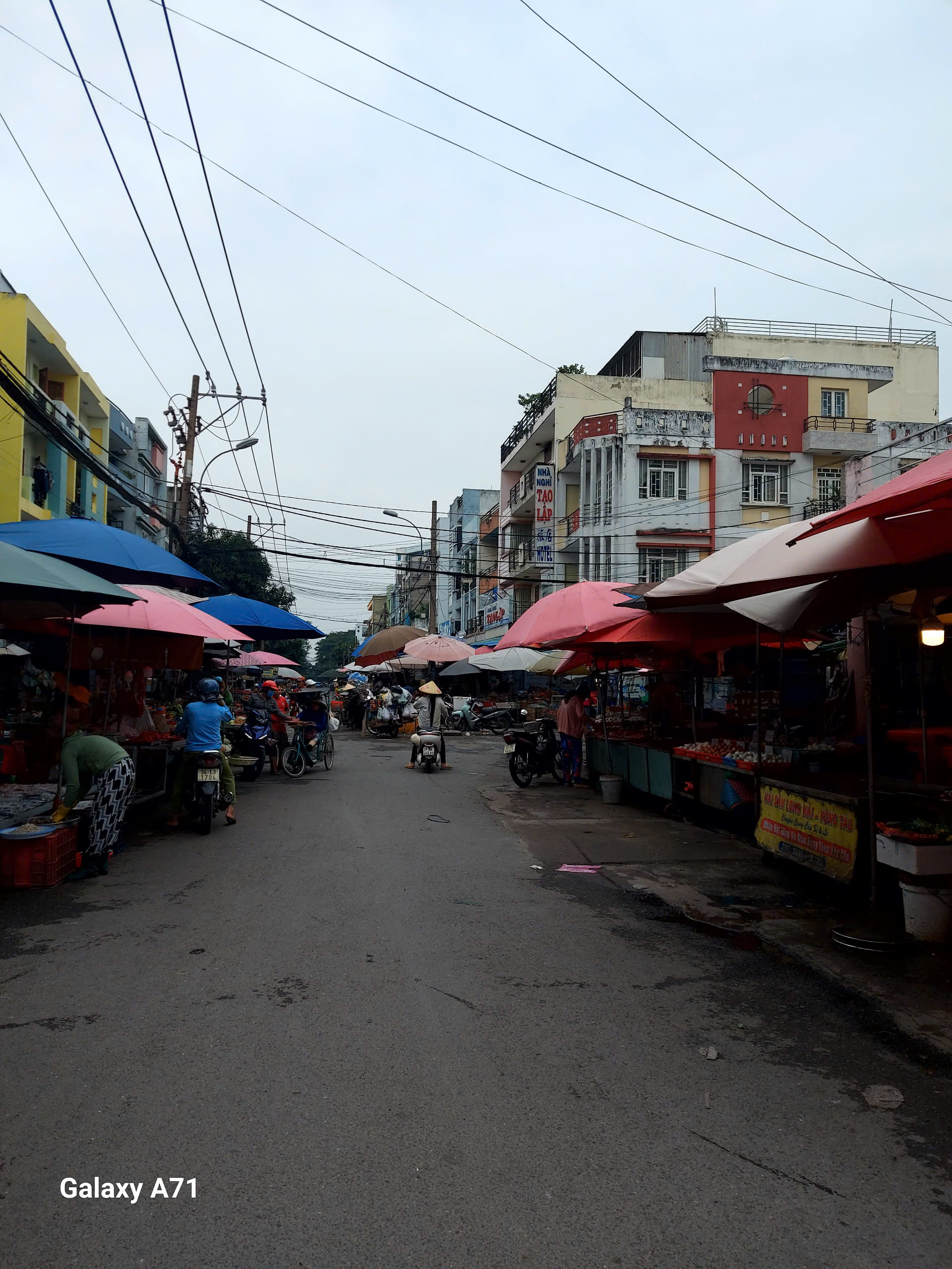 Mặt tiền kinh doanh - 6m x 20m - KDC BẮC LƯƠNG BÈO - Ngay Chợ Bà Hom cũ. 3 Lầu đang cho thuê 30tr/tháng.