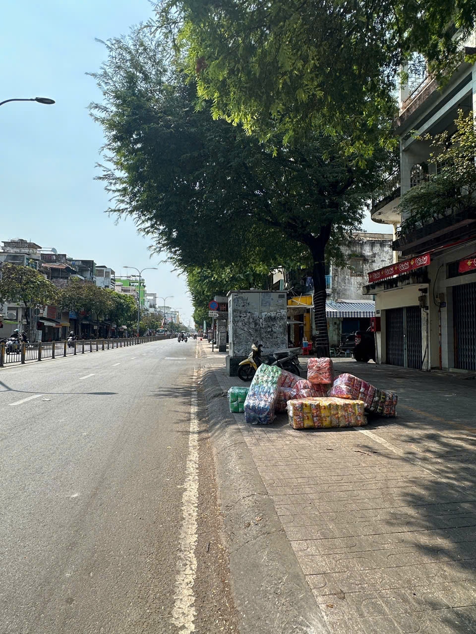 Bán nhà mặt tiền Minh Phụng , gần cầu vượt Cây Gõ