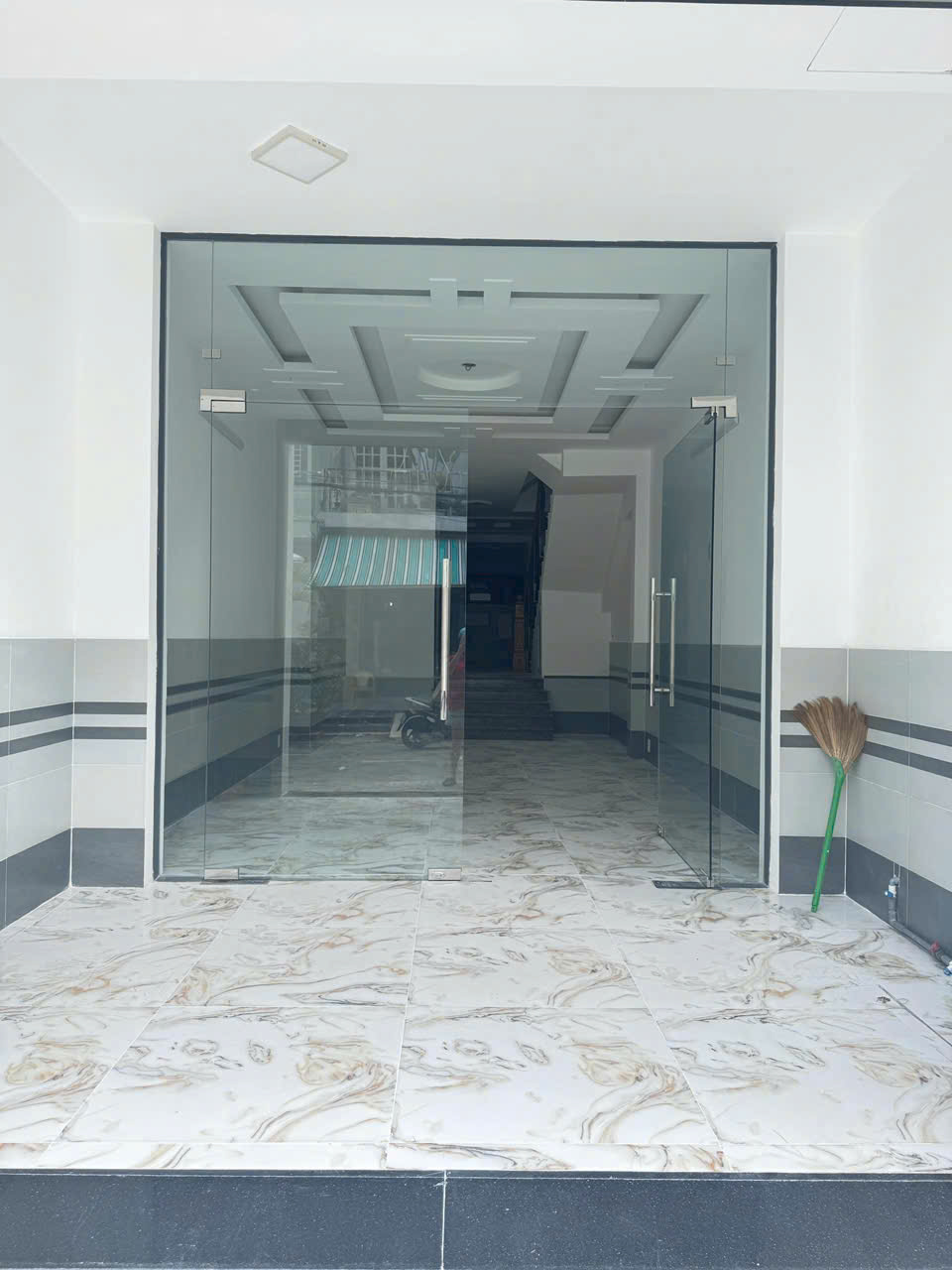 Bán nhà đẹp có thang may khu Tên Lửa , gần nhà thờ PhaoLo