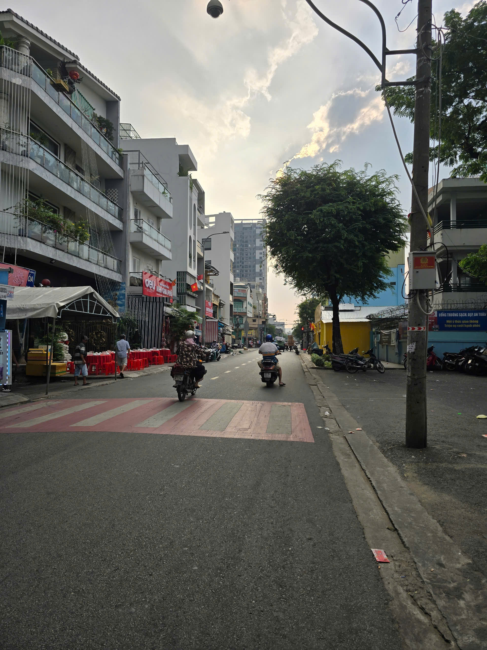 Bán nhà mặt tiền kinh doanh Gia Phú , sát bên chợ Bình Tây