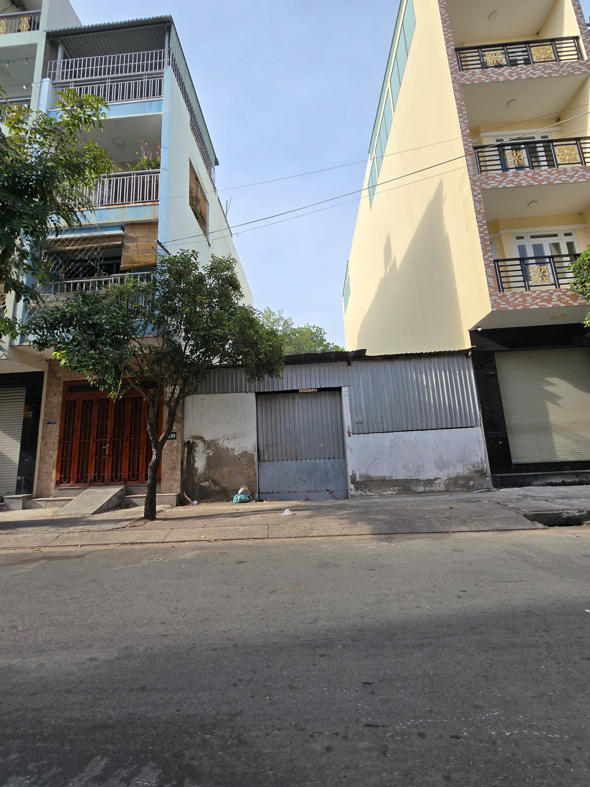 Bán nhà đôi 2 mặt tiền đường Lê Tuấn Mậu , đối diện công viên Phú Lâm