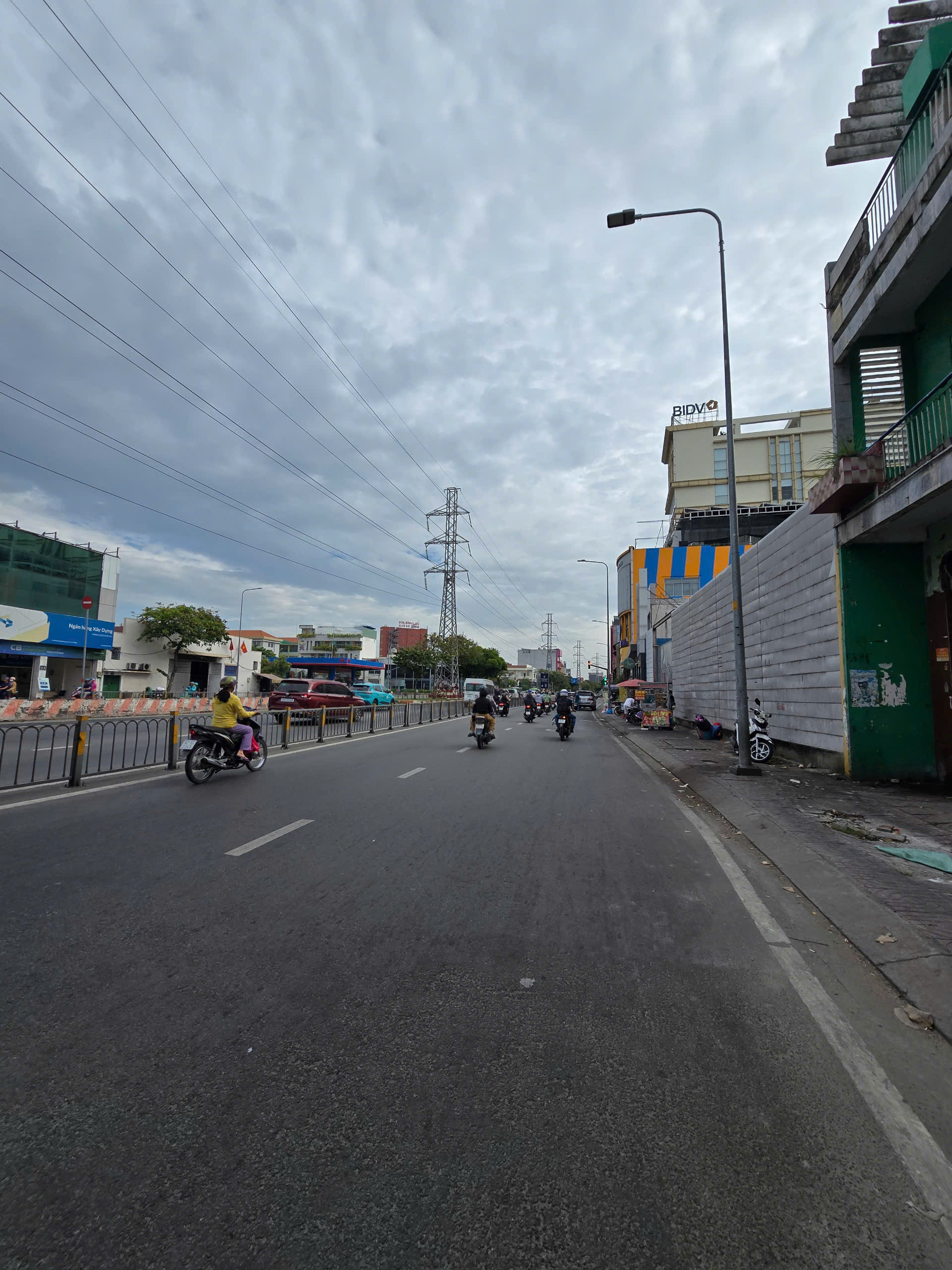 Bán nhà mặt tiền kinh doanh Kinh Dương Vương gần chợ Phú Lâm