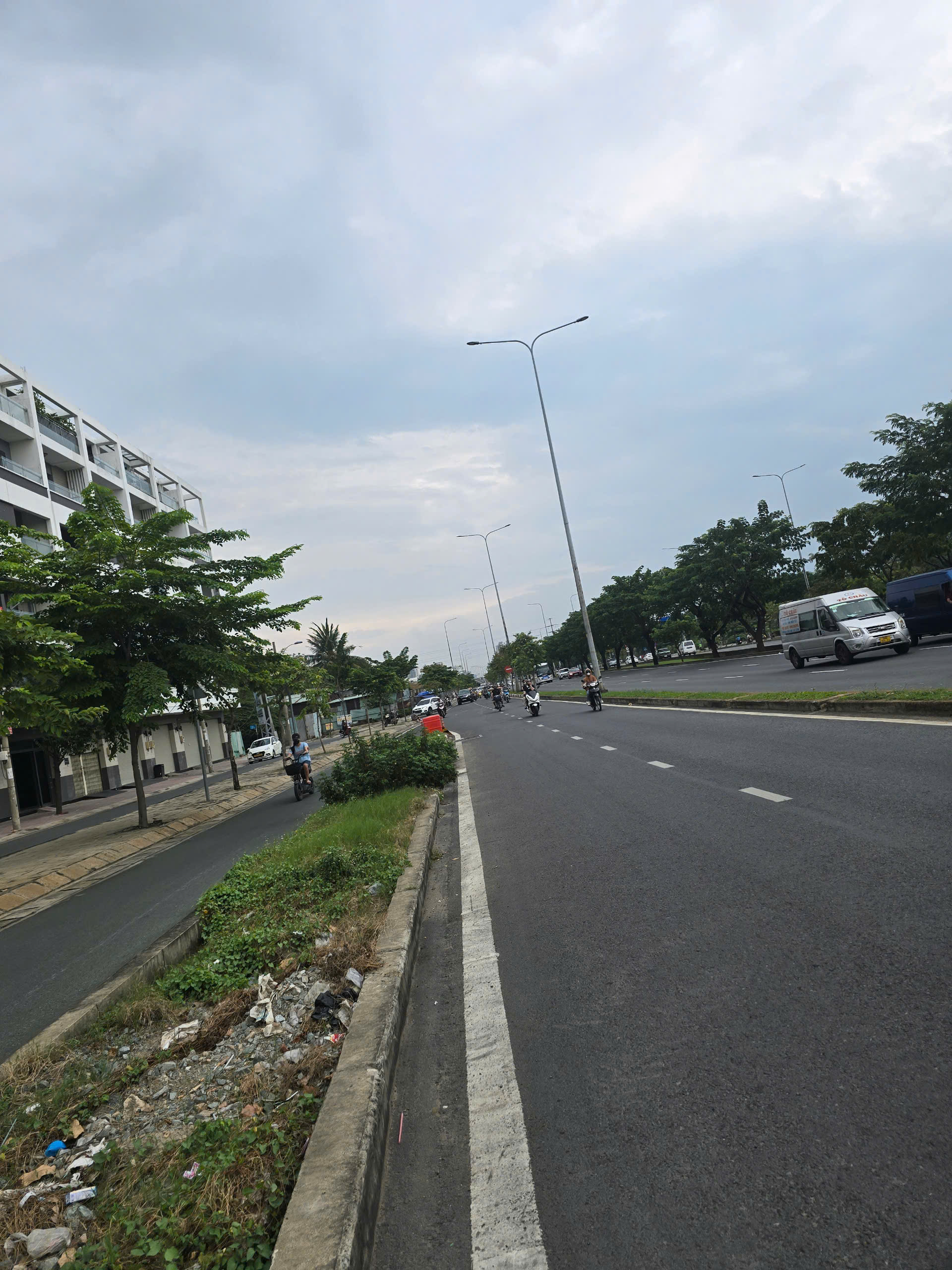 Bán nhà mặt tiền khu Bình Phú , mặt tiền Võ Văn Kiệt