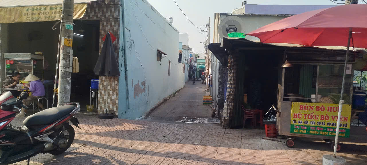 Bán nhà diện tích lớn đường Lý Chiêu Hoàng , giáp khu quận 6 Bình Phú