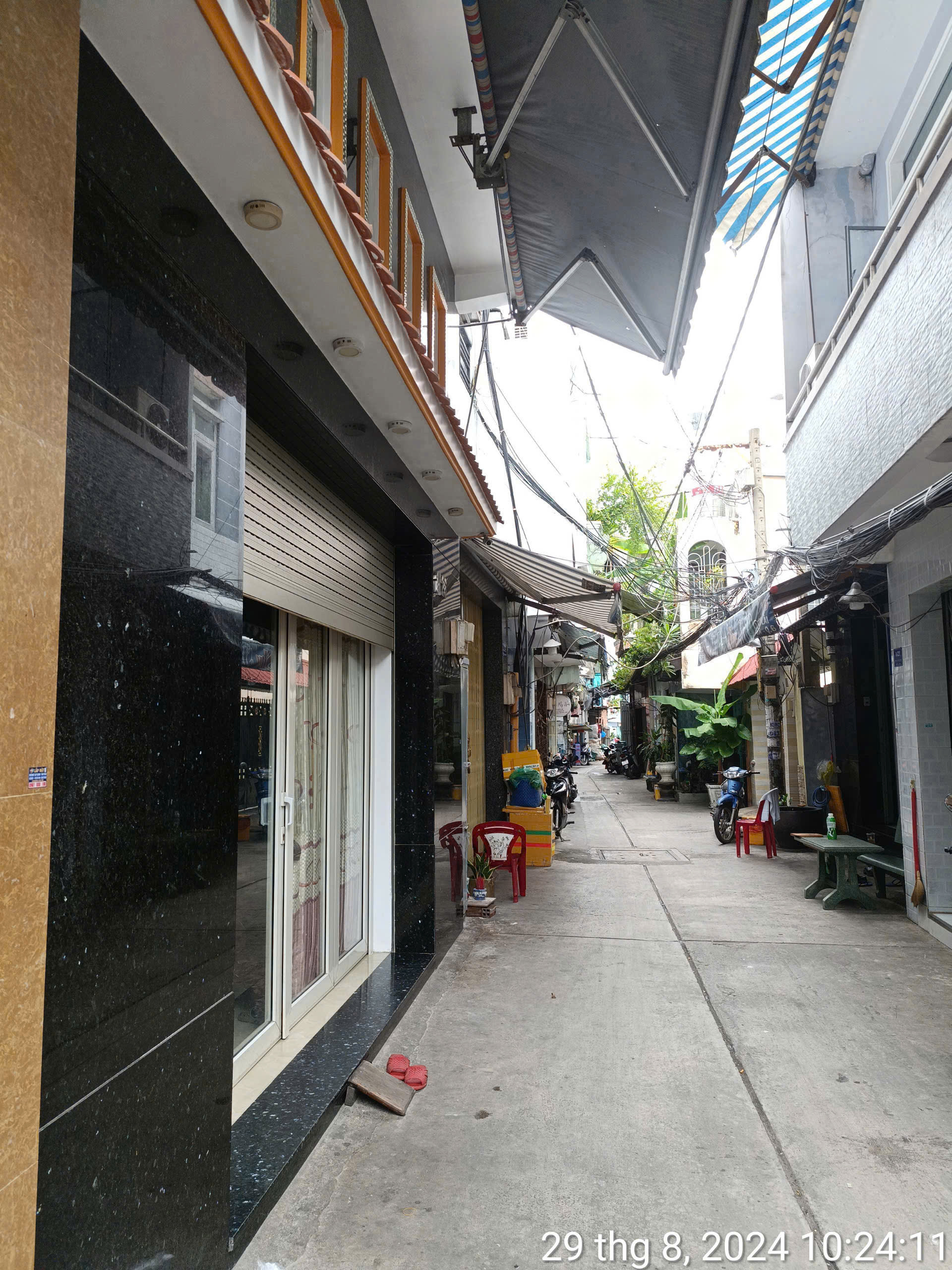 Hẻm 4m thông - Bà Lài - Phạm Văn Chí - Sau Trường tiểu học Hùng Vương- Nhà mới vào ở liền