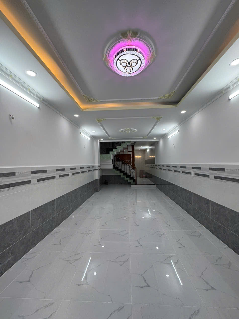 Bán nhà mặt tiền kinh doanh chợ Hồ Trọng Quý