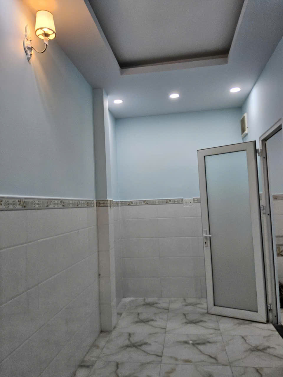 Hẻm ba gác thông - 5.2m x 7.8m - 1 lầu - sân thượng - 4PN - 2WC nhà mới vào ở liền