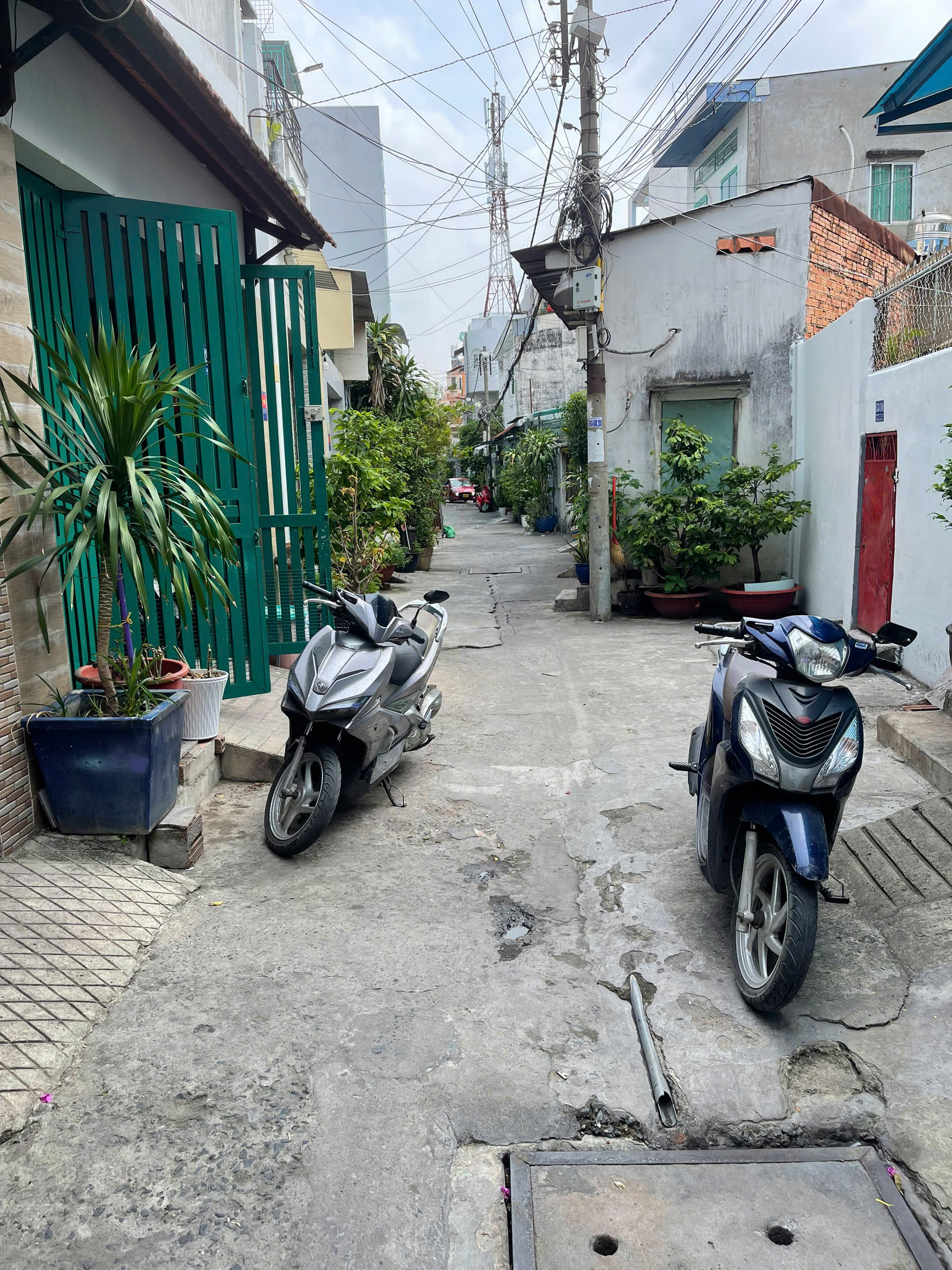 Hẻm Ba gác - Bà Hom - 3.2m x 22m (Nở hậu 3.5m) - 1 lửng, nhà mới - 4PN - 2WC - Cách Chợ Phú Lâm 200m