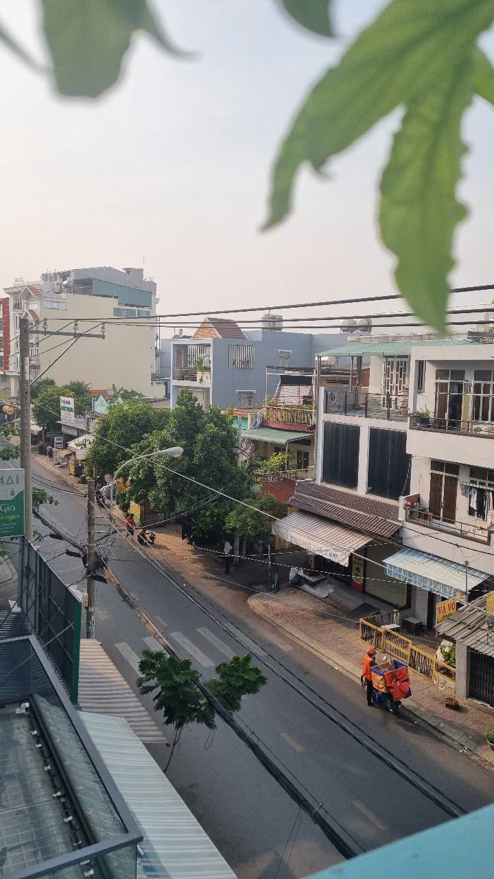 Mặt tiền kinh doanh - Đoạn buôn bán sâm uất - 5m x 20m - Cn 100m2 - 2 Lầu (có sân thượng)