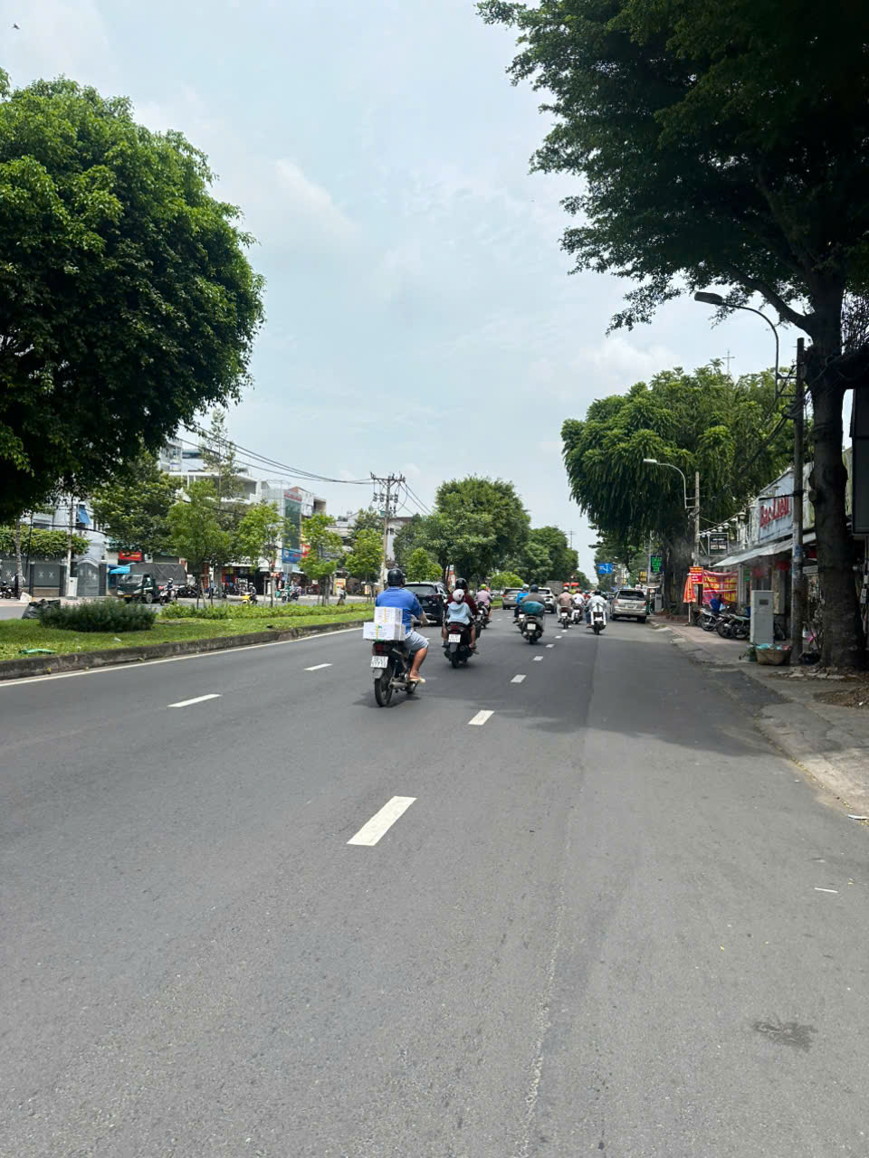 Bán nhà mặt tiền kinh doanh Tên Lửa , đang cho thuê 100 triệu