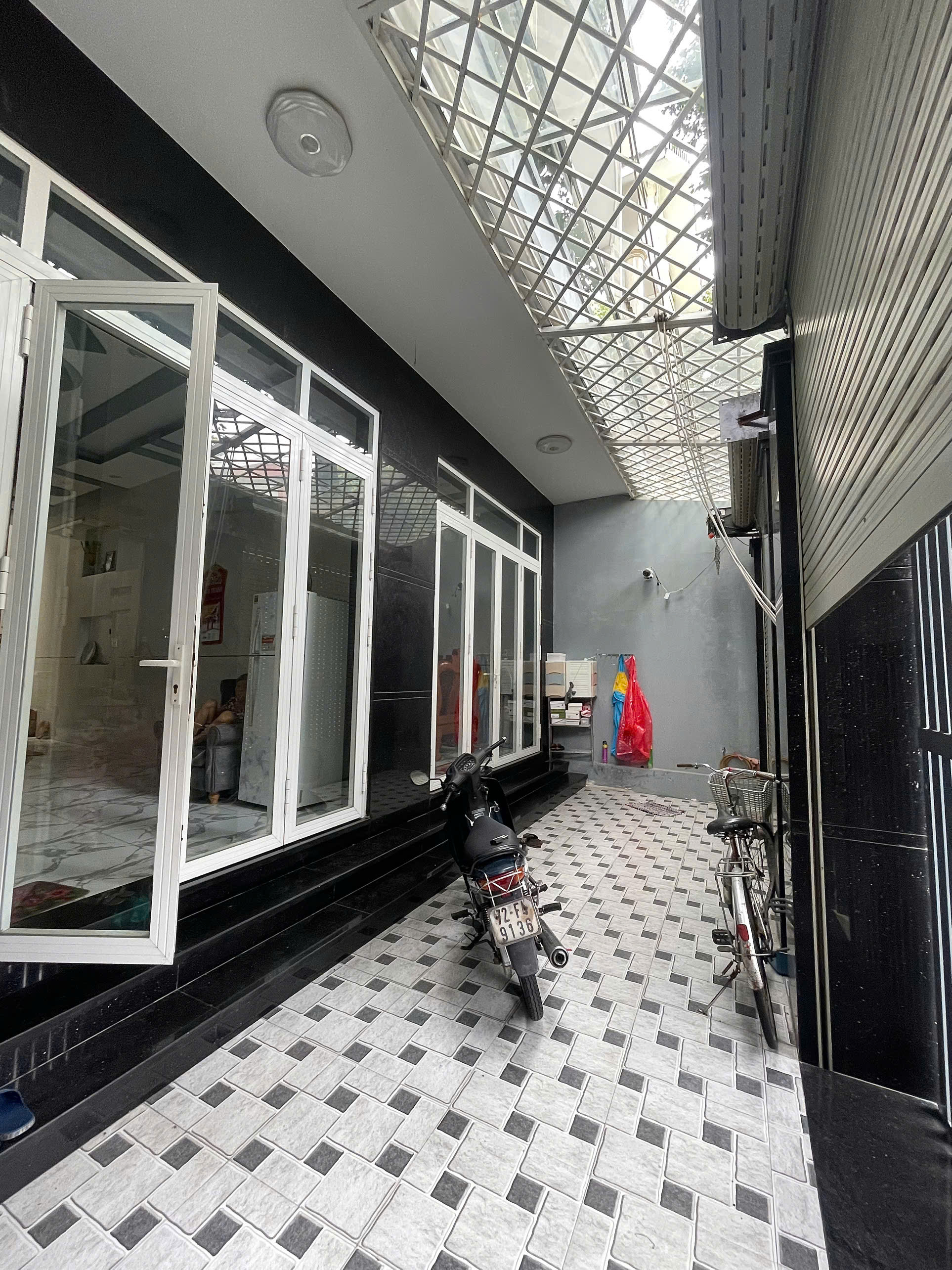 Bán nhà mặt tiền khu Bình Phú , đối diện công viên Bình Phú