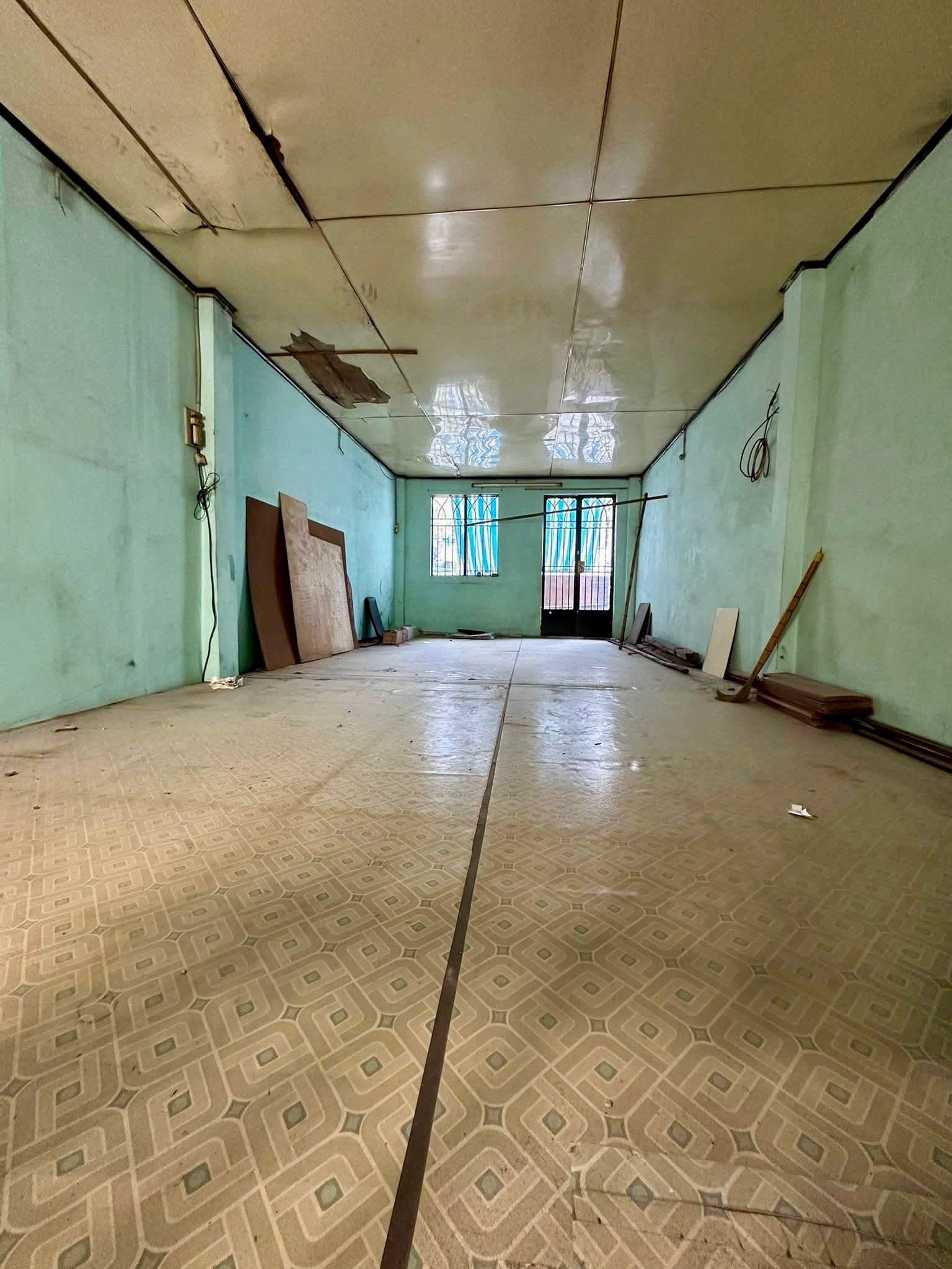 Bán nhà gần chợ Phú Lâm