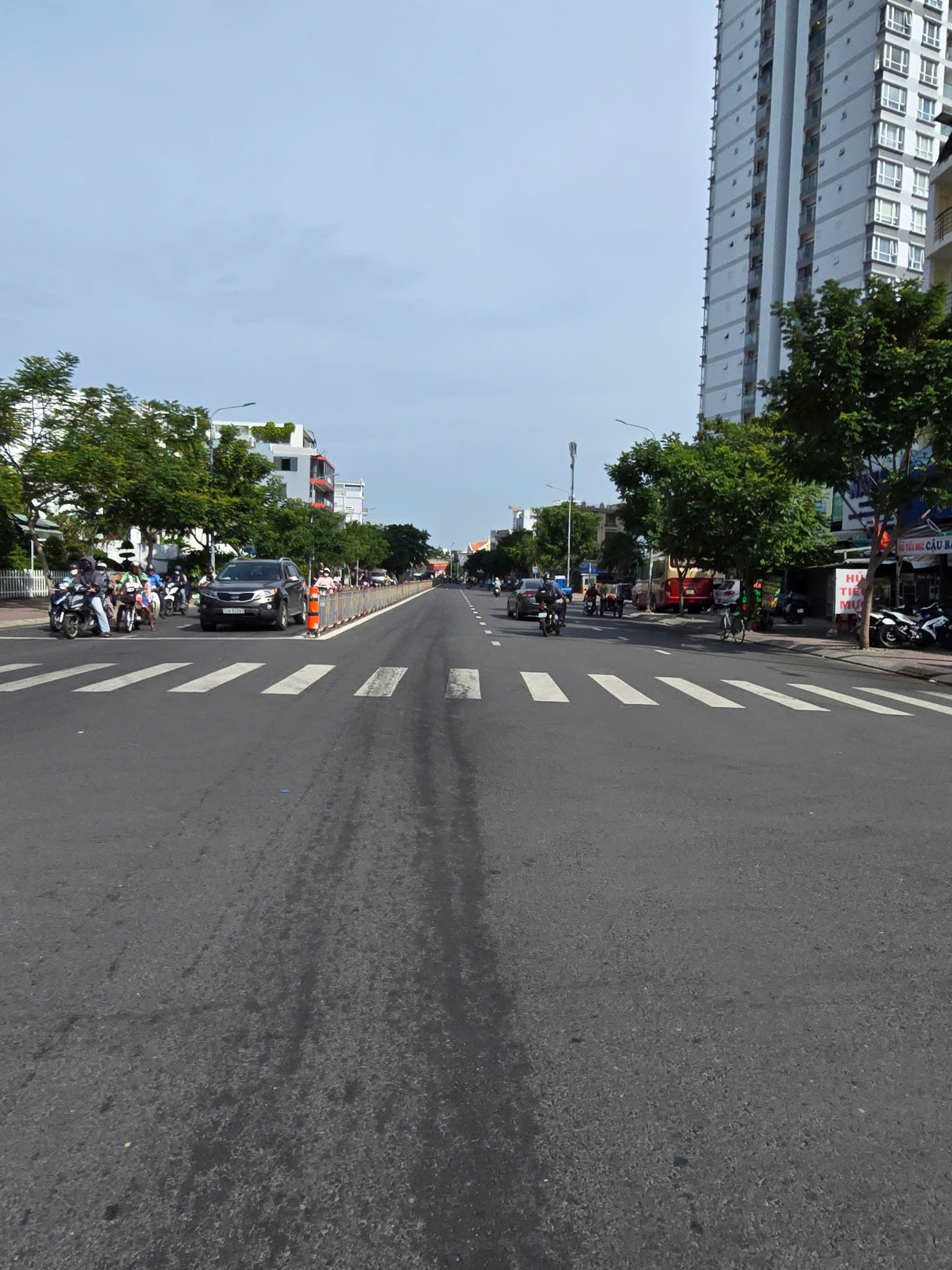 Bán căn góc mặt tiền Lý Chiêu Hoàng