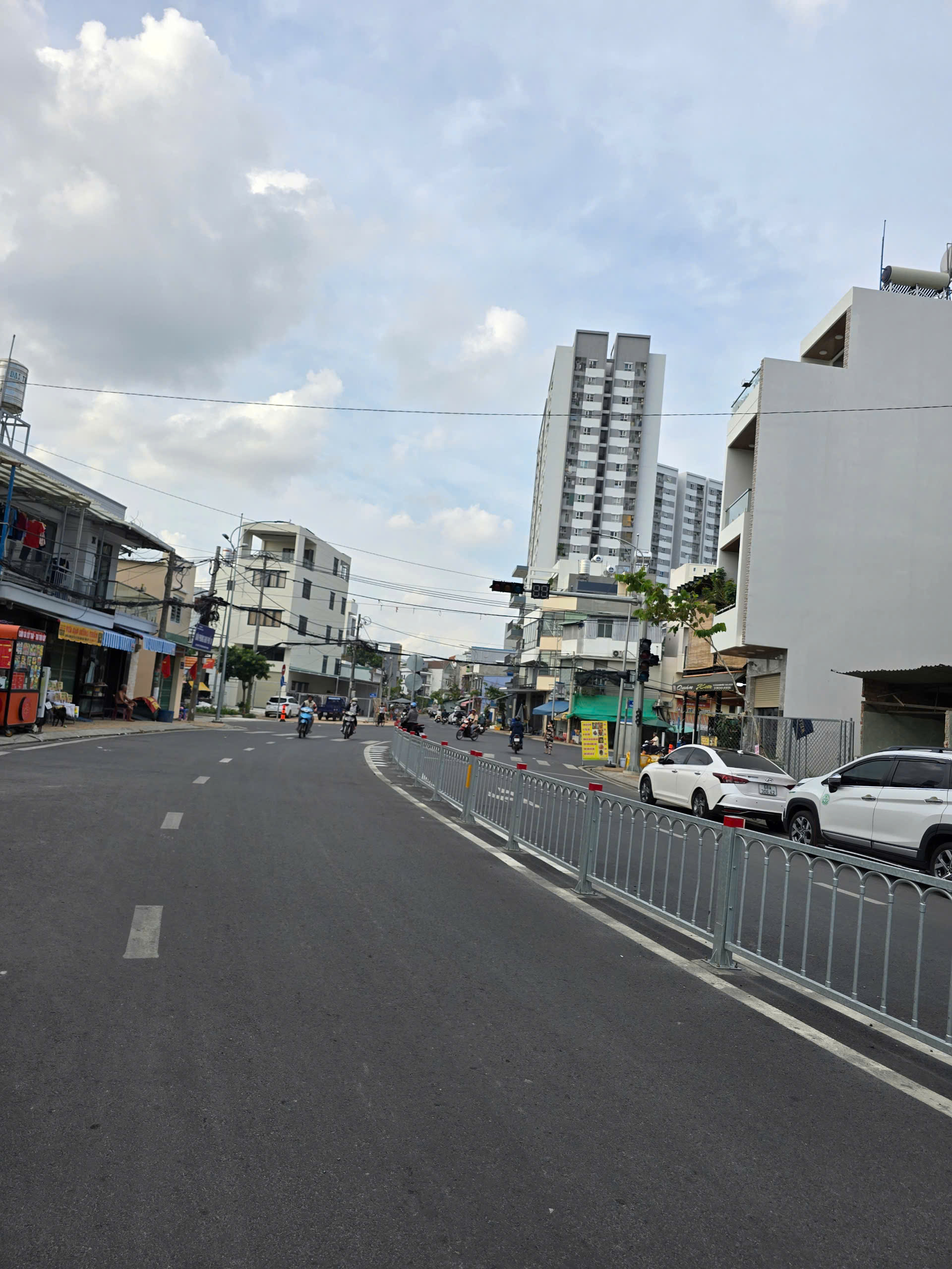 Bán nhà mặt tiền kinh doanh mới phòng đường , sát khu Tên Lửa