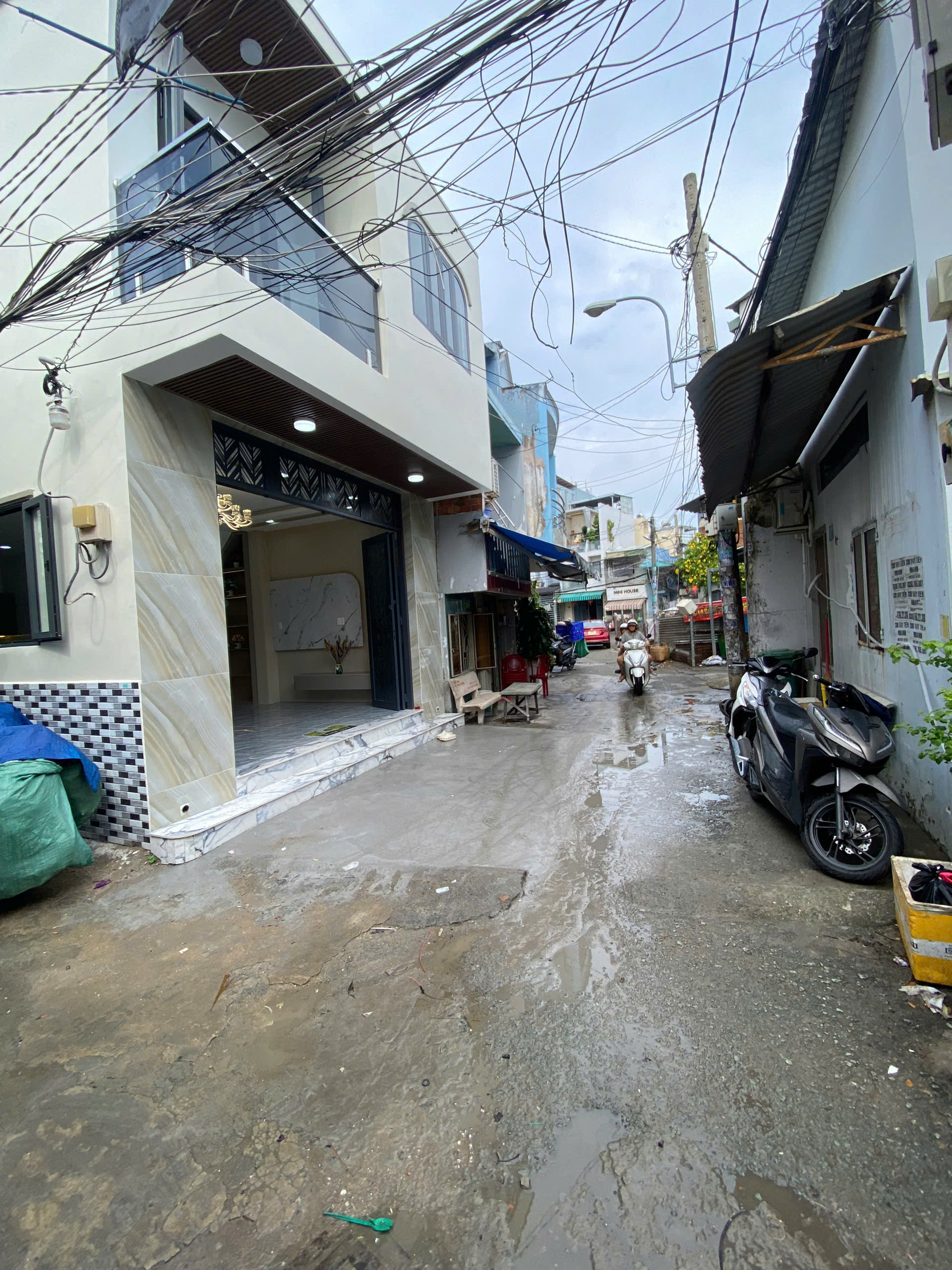 Hẻm 4m - Bà Hom - Quận 6 - Nhà mới đẹp, Lầu, Lửng 3pn - 2wc