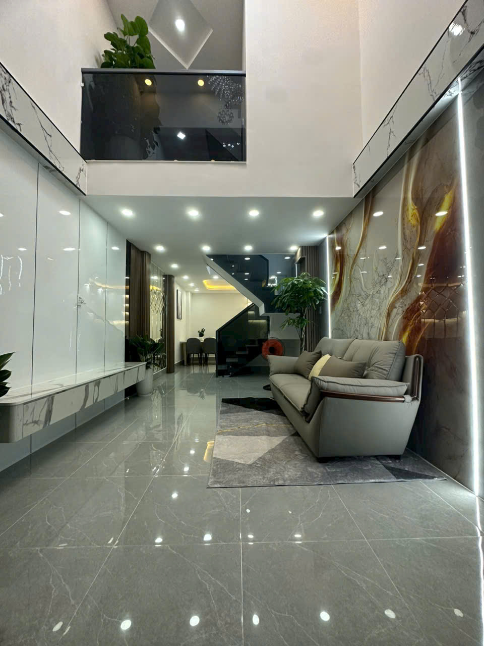 Hẻm ba gác - 3.4m x 10m - Bà Hom, P13, Q6 - Lửng, Lầu (Đúc BTCT) 3PN - 3WC. Nhà mới 100%