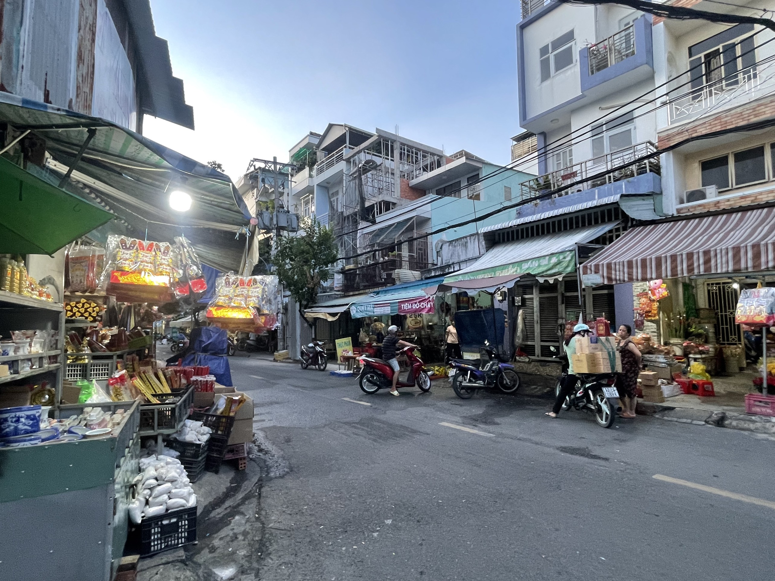 Bán nhà mặt tiền kinh doanh chợ Hồ Trọng Quý quận 6