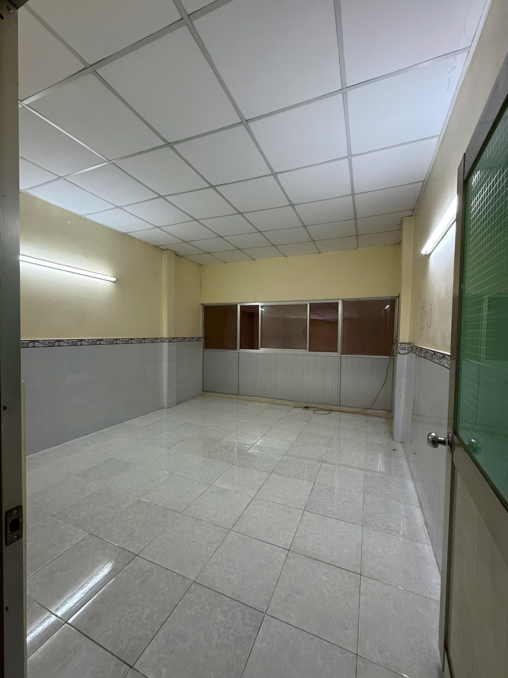 Bán nhà mặt tiền nội bộ Cư xá C